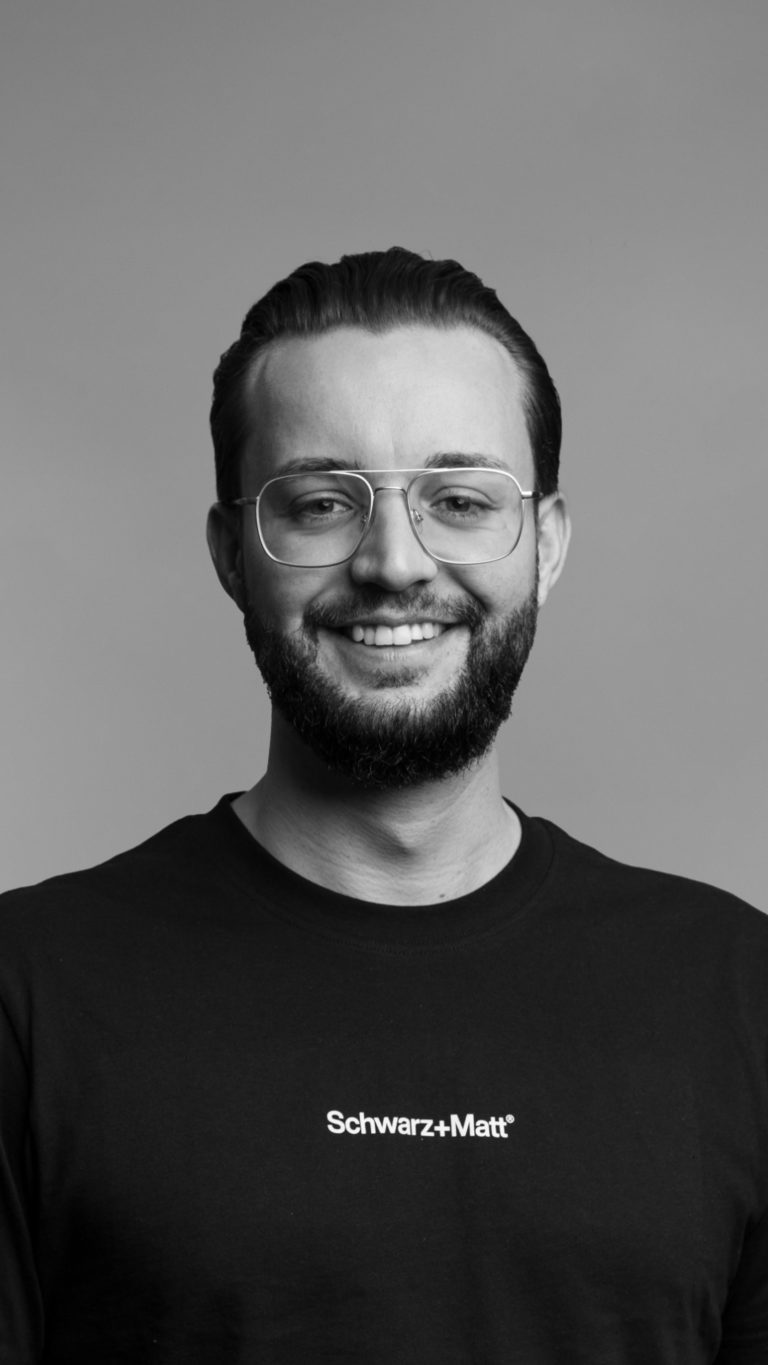 lauritz-danczak-schwarz-matt