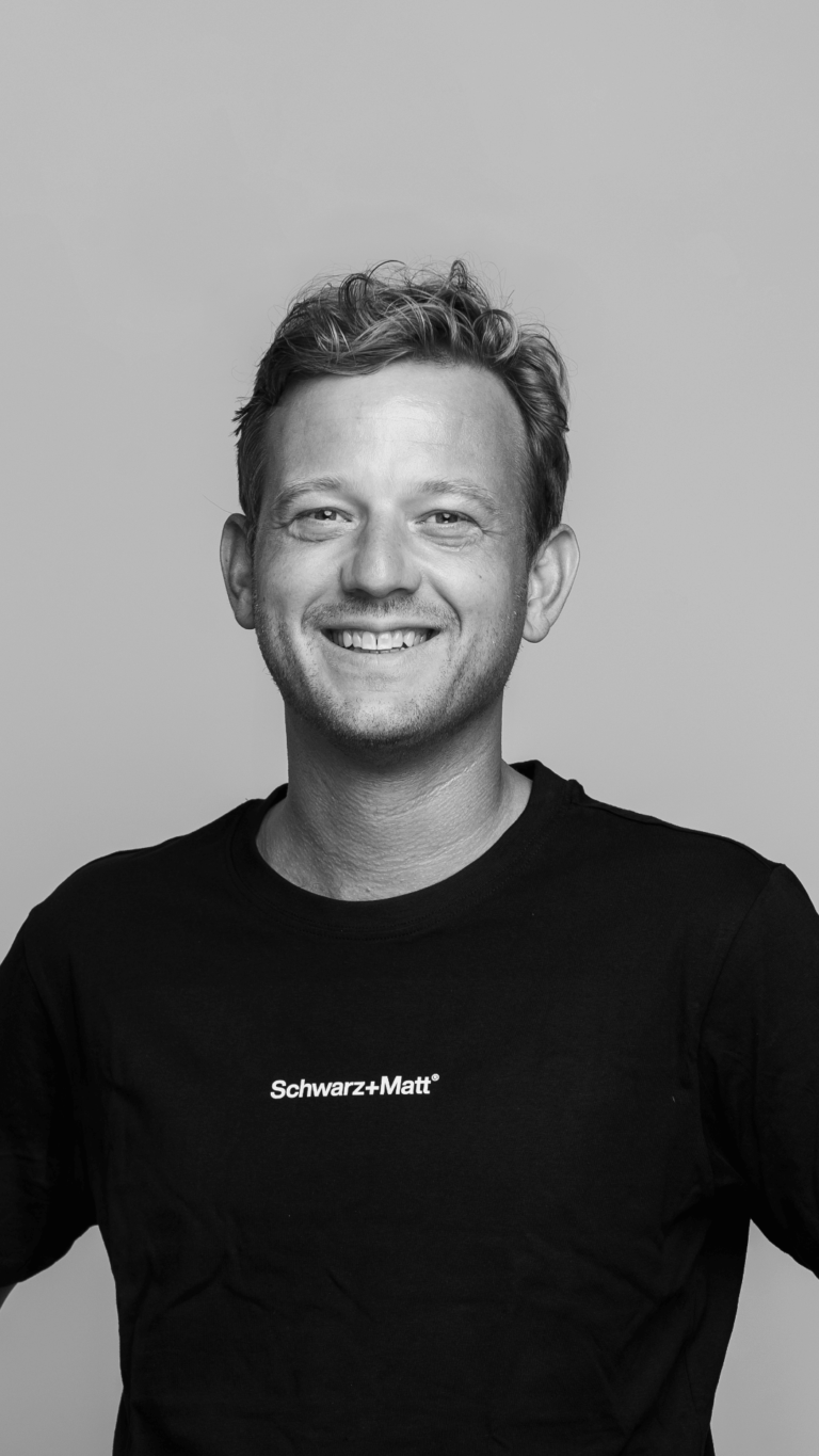 schwarz-matt_moritz_bergmann_hoch
